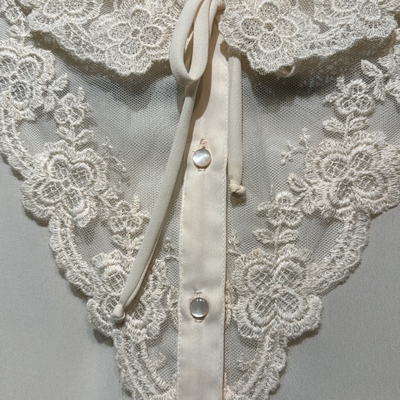 Vintage Lace Blouse by Gemilli - Picture 6 of 10